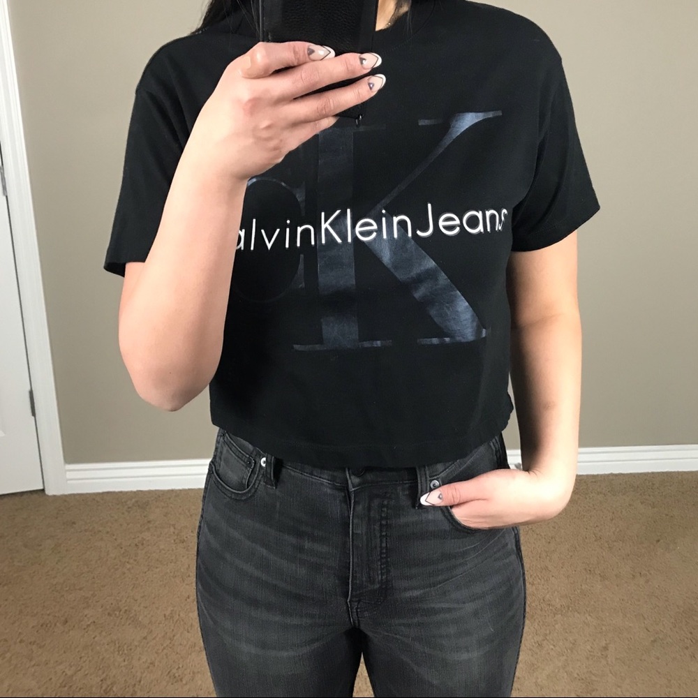CALVIN KLEIN || Crop Tee - Picture 4 of 5